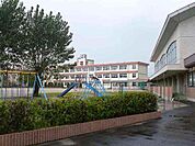 【小学校】小牧市立　味岡小学校まで900ｍ