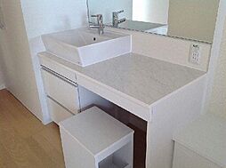 阪急宝塚本線 池田駅 バス5分 神田下車 徒歩3分の賃貸マンション 1階ワンルームのリビング/ダイニング