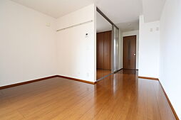 東武伊勢崎線 草加駅 バス12分 八幡中学校入口下車 徒歩5分の賃貸アパート 3階1LDKのリビング/ダイニング