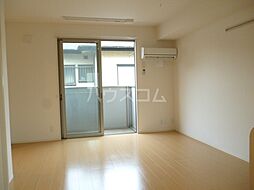 リトルアイランドIII 202 2階ワンルームのリビング/ダイニング