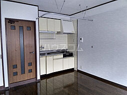 メゾン・ド・ブルーコロネット 205 1階ワンルームのリビング/ダイニング