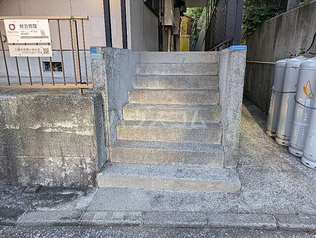 8 / 15