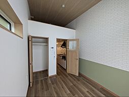 ＯｐｕｓV 104 1階1Kのリビング/ダイニング