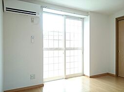 シャン・デ・ソレイユ 201 2階2DKのリビング/ダイニング