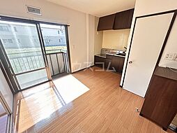 アーバン成田 102 1階2DKのリビング/ダイニング