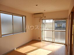 第二グランドール福生 1階2DKのリビング/ダイニング