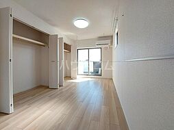 埼玉新都市交通 内宿駅 徒歩8分の賃貸アパート 3階1LDKのリビング/ダイニング