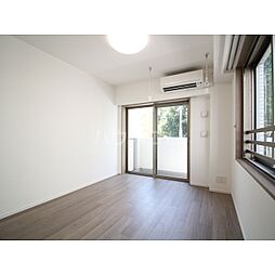 プレール・ドゥーク学芸大学II 201 2階ワンルームのリビング/ダイニング