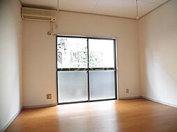 京王線 調布駅 徒歩7分の賃貸アパート 1階ワンルームのリビング/ダイニング