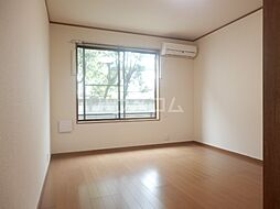 ヴェルデュール国立 205 2階ワンルームのリビング/ダイニング