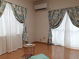 ラスール・イナVI 101 1階1Kのリビング/ダイニング