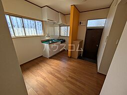 小田急小田原線 千歳船橋駅 バス10分 塚戸小学校下車 徒歩4分の賃貸アパート 1階2Kのリビング/ダイニング