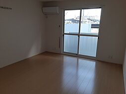 オワゾー・ブルー 101 1階1Kのリビング/ダイニング