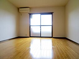 JR御殿場線 大岡駅 徒歩10分の賃貸マンション 3階1DKのリビング/ダイニング