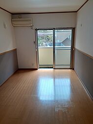 東急田園都市線 田奈駅 バス7分 奈良橋下車 徒歩4分の賃貸アパート 1階1Kのリビング/ダイニング