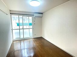 リバティスクエア A105 1階1Kのリビング/ダイニング