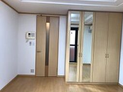 ファーストプレイス 205 2階1Kのリビング/ダイニング