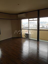 JR御殿場線 大岡駅 徒歩21分の賃貸マンション 4階2LDKのリビング/ダイニング