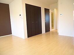 パピヨン・シャルム 202 2階1LDKのリビング/ダイニング