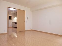 グラントレゾール明大前 103 地下1階1DKのリビング/ダイニング