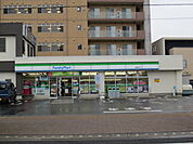 【コンビニエンスストア】ファミリーマート日進駅北口店まで692ｍ