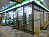 周辺：【コンビニエンスストア】ファミリーマート新越谷駅前店まで305ｍ