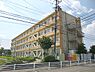 周辺：【小学校】豊山町立新栄小学校まで760ｍ