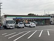 【コンビニエンスストア】ファミリーマート　日比津グランド前店まで143ｍ
