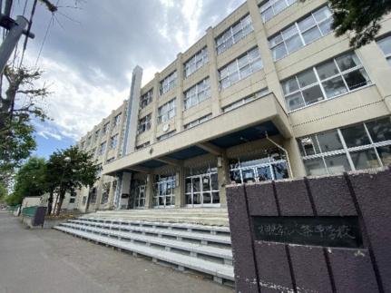 画像8:札幌市立八条中学校(中学校)まで332m