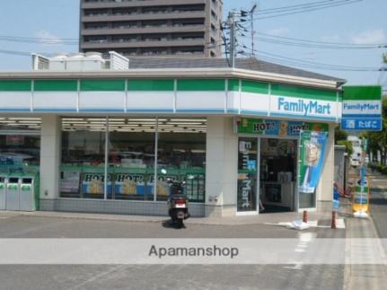 画像17:ファミリーマート伊福4丁目店(コンビニ)まで215m