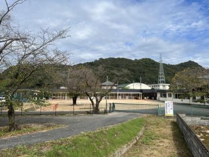 画像18:和気町立本荘にこにこ園(幼稚園・保育園)まで727m