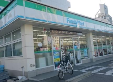 画像18:ファミリーマート(コンビニ)まで270m