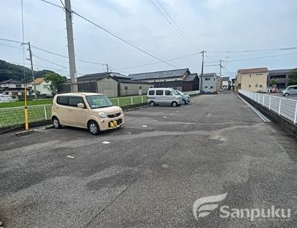 画像30:駐車場